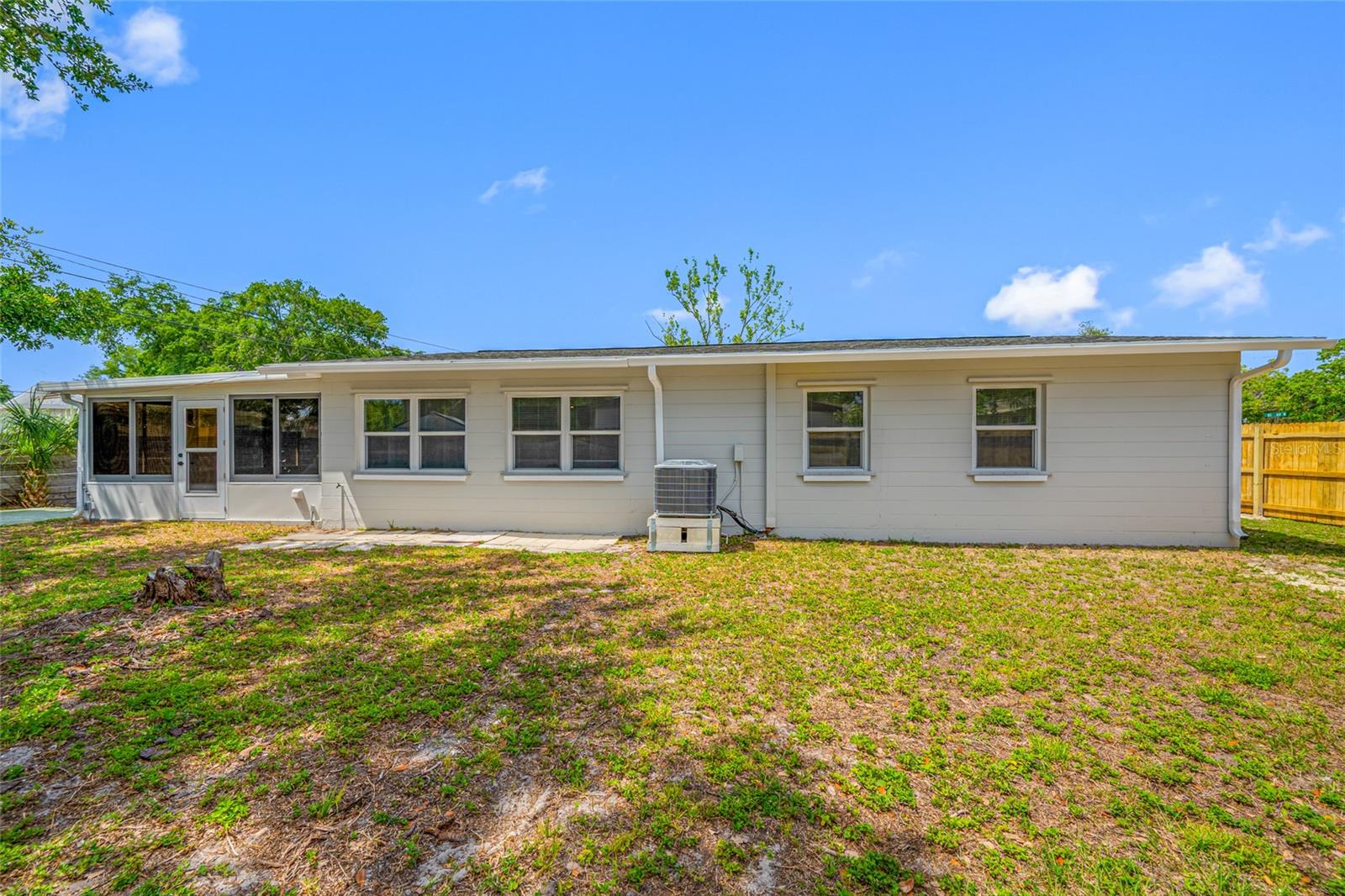 Listing photo id 68 for 1100 81st Avenue N