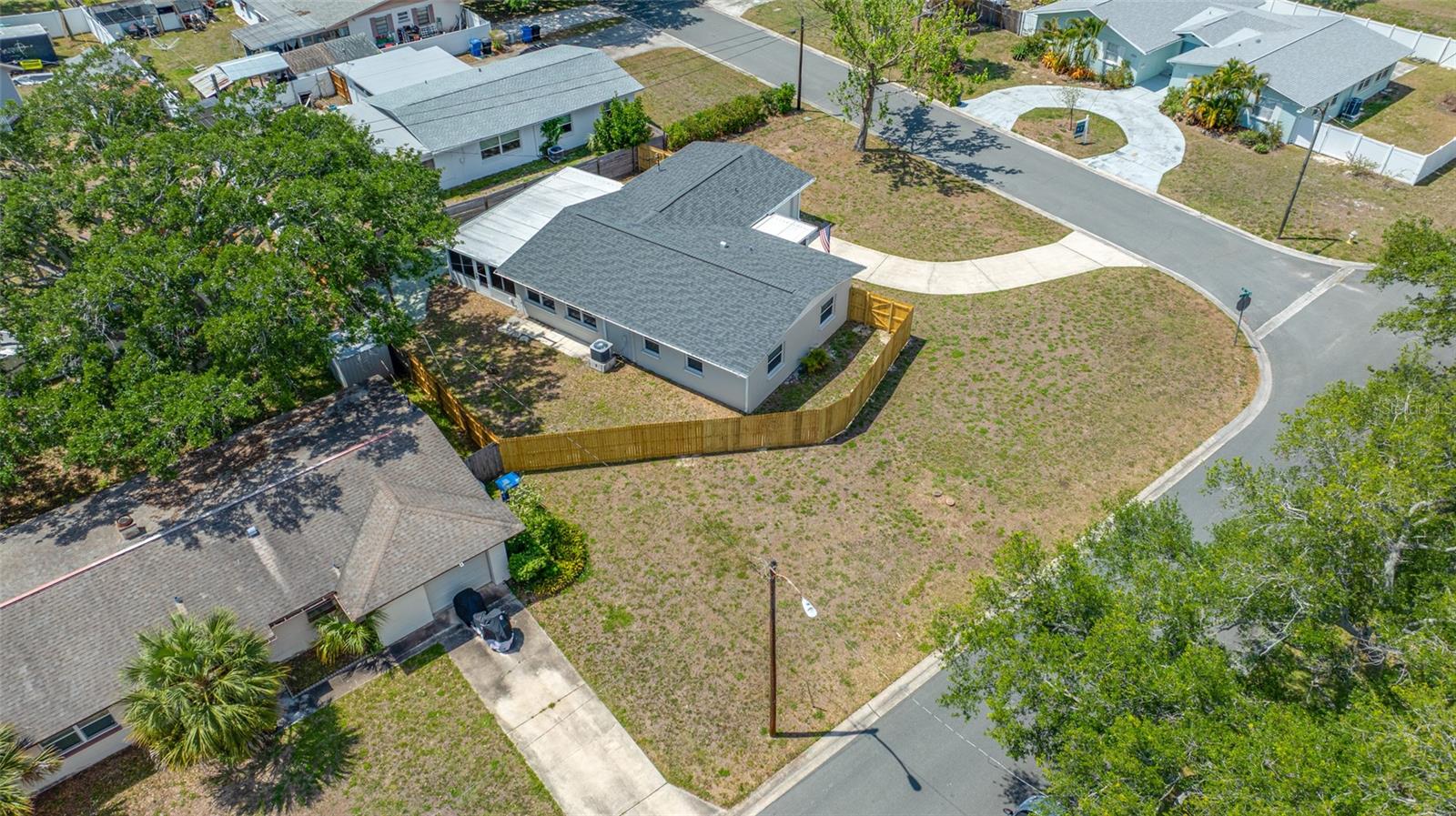 Listing photo id 78 for 1100 81st Avenue N