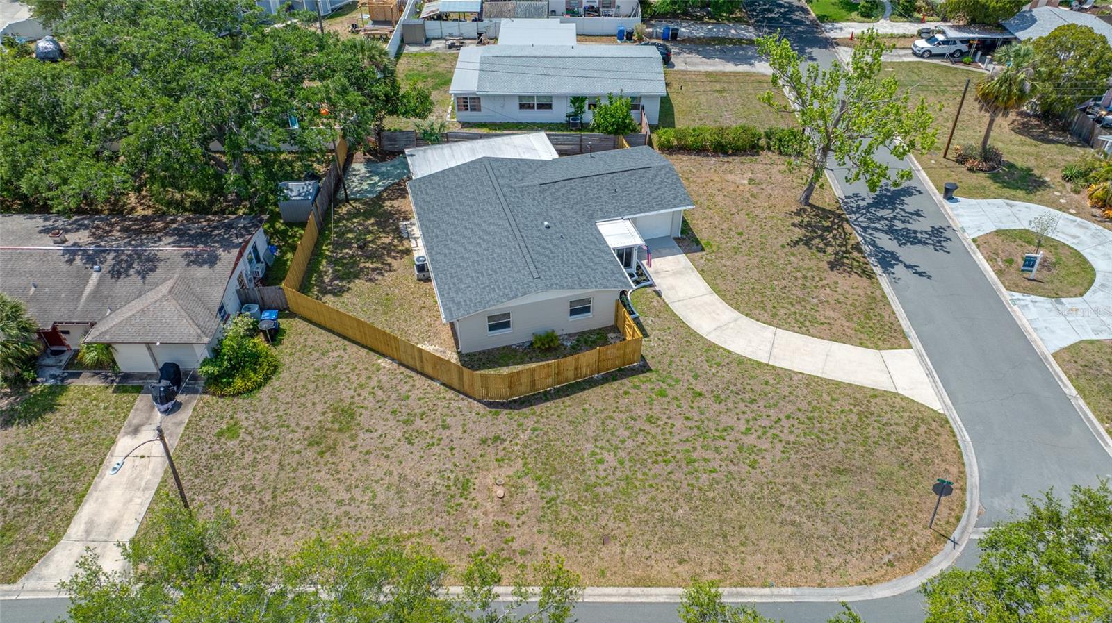 Listing photo id 79 for 1100 81st Avenue N