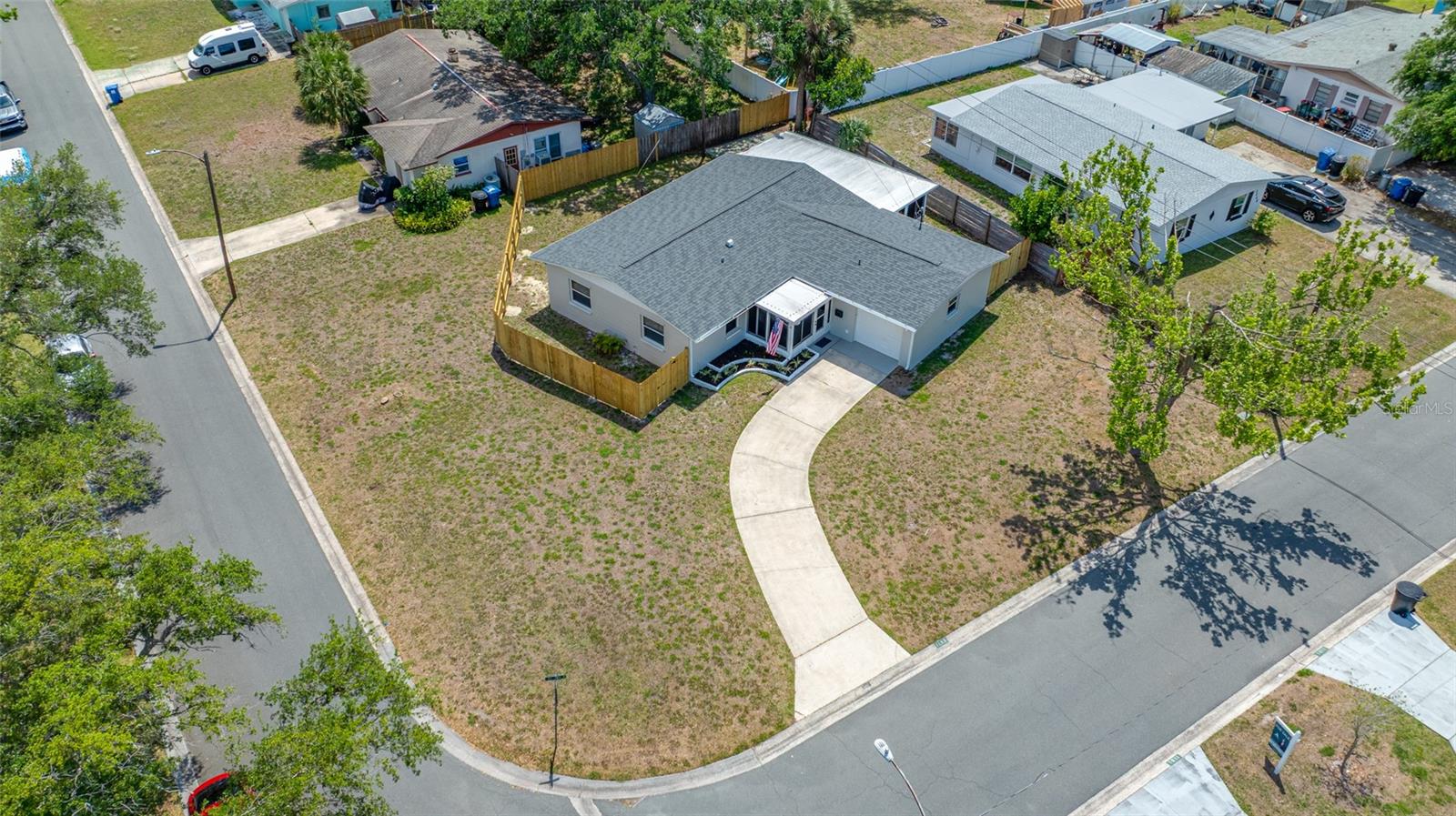 Listing photo id 80 for 1100 81st Avenue N