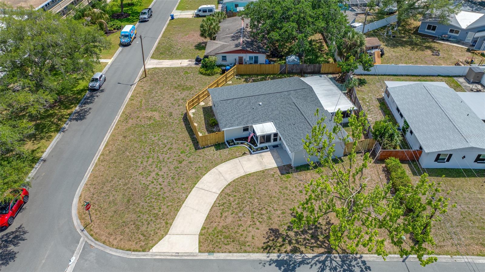 Listing photo id 81 for 1100 81st Avenue N