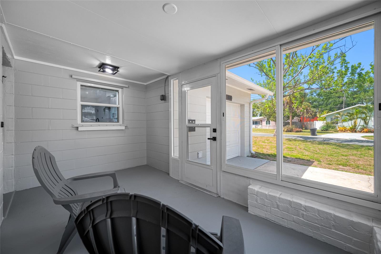 Listing photo id 7 for 1100 81st Avenue N