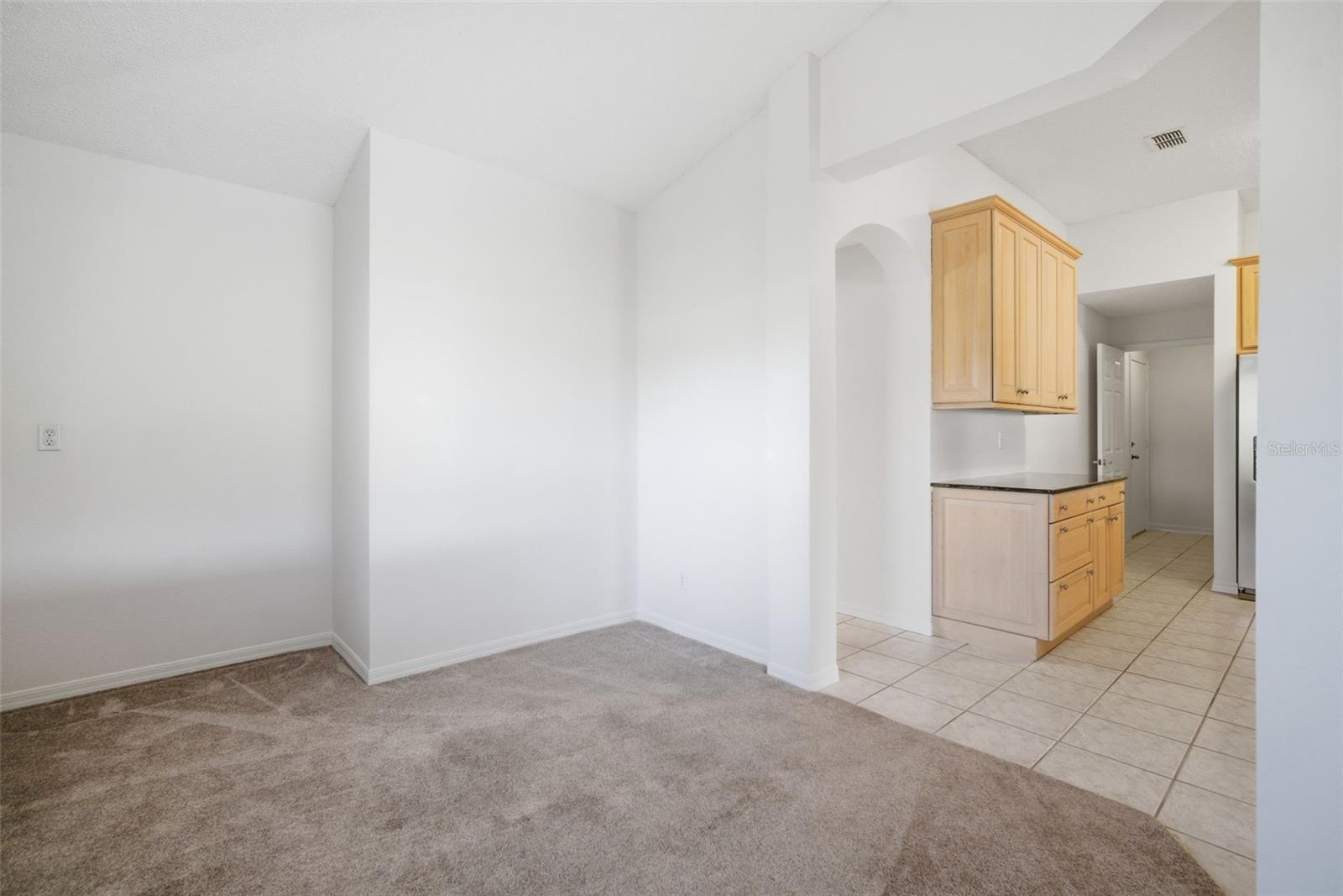 Image 22 of 44 For 704 Tilbury Court 704