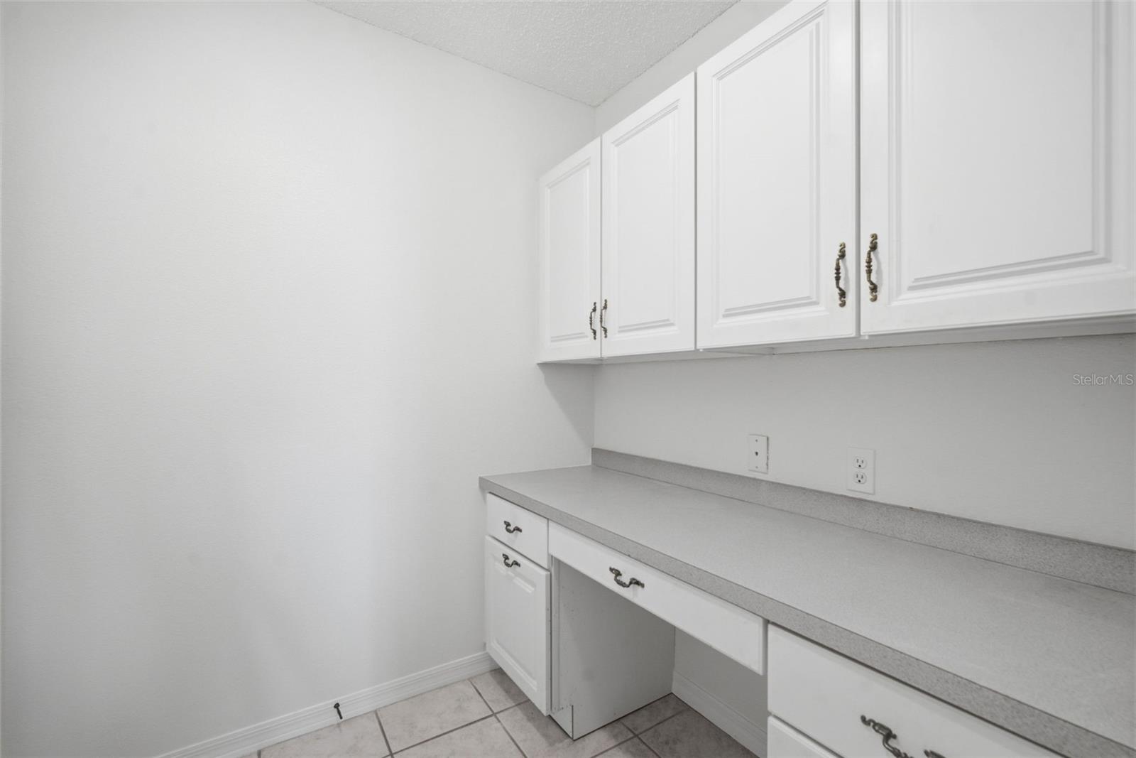 Image 32 of 44 For 704 Tilbury Court 704