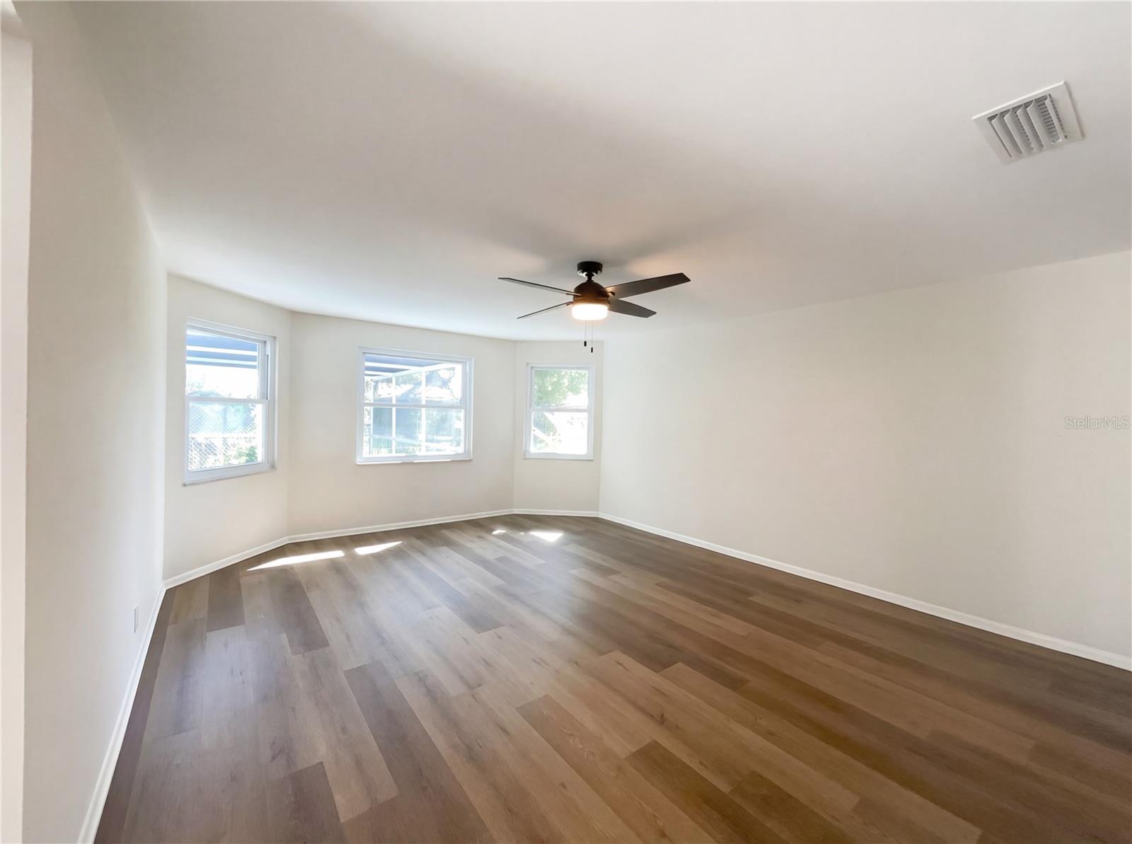 Image 9 of 29 For 19123 Alice Circle