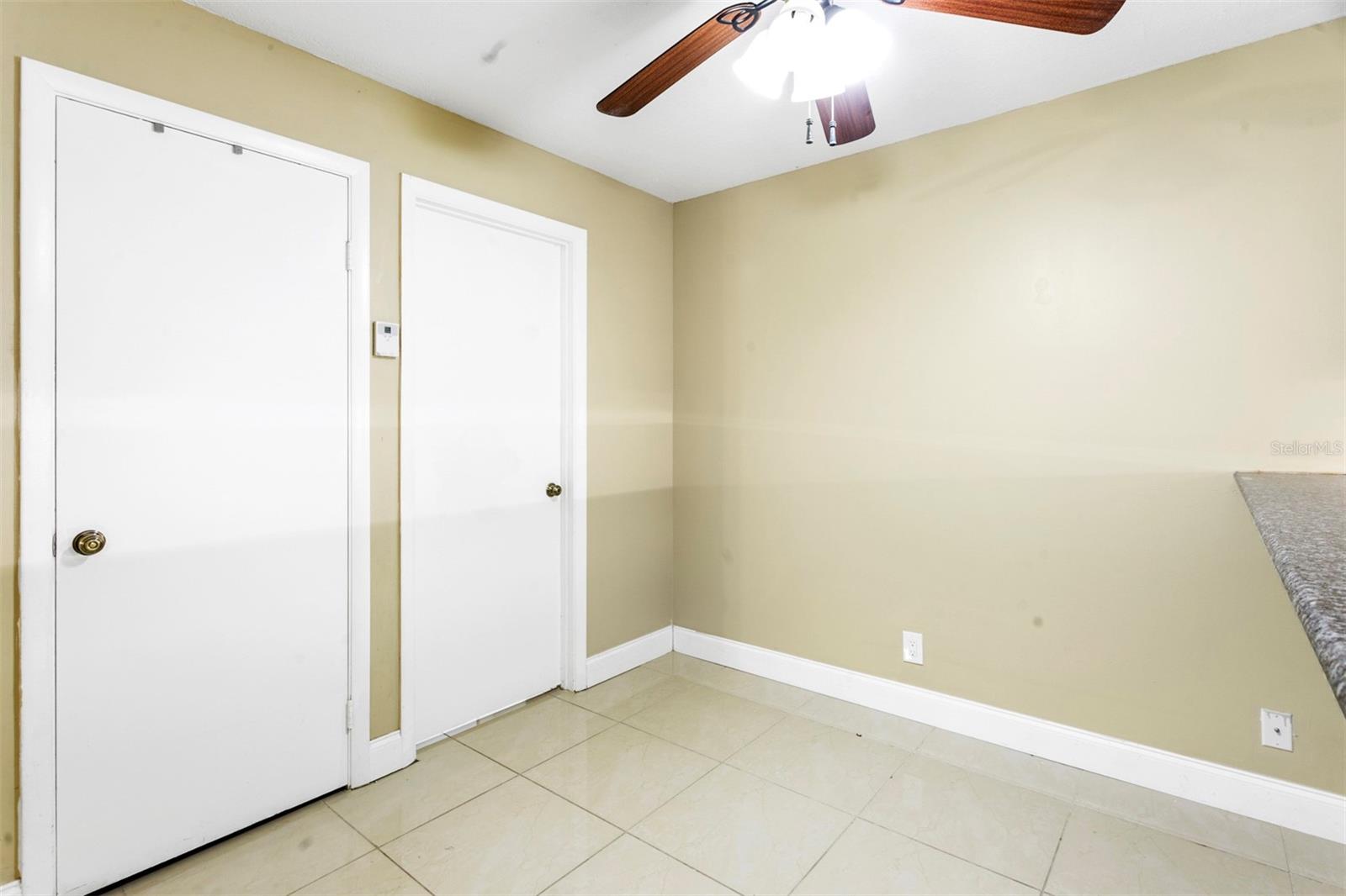 Image 8 of 18 For 3911 Carolina Dr.