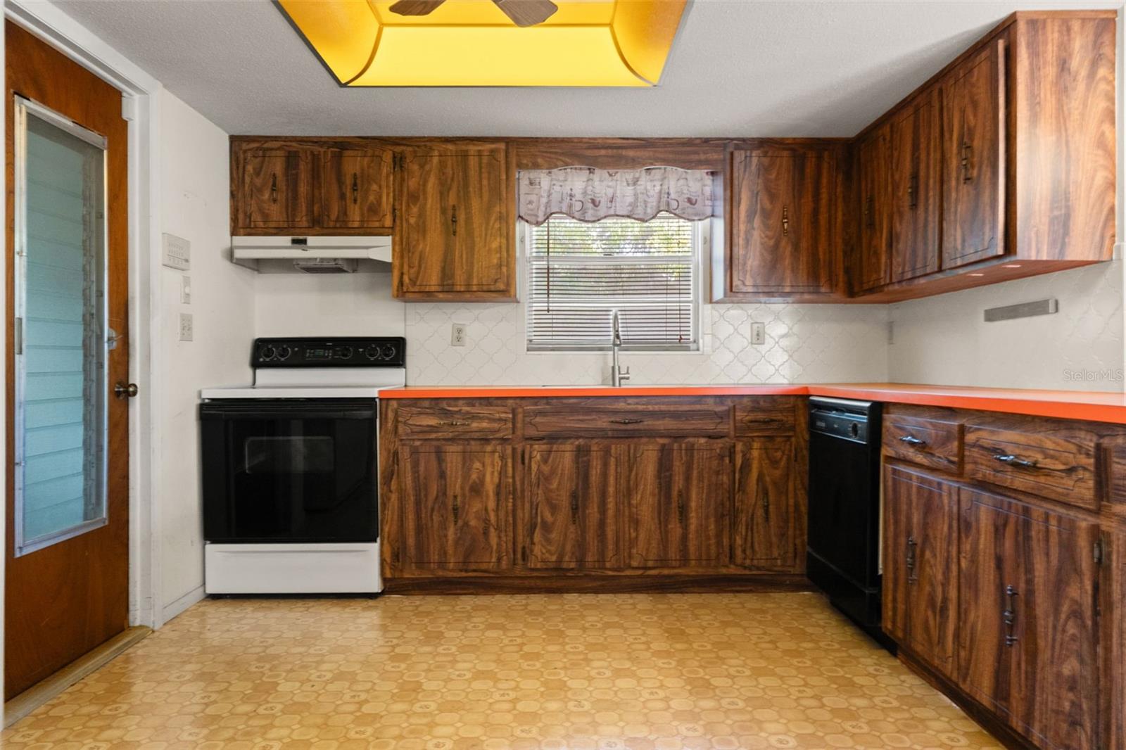 Image 18 of 43 For 8511 Long Boat Lane