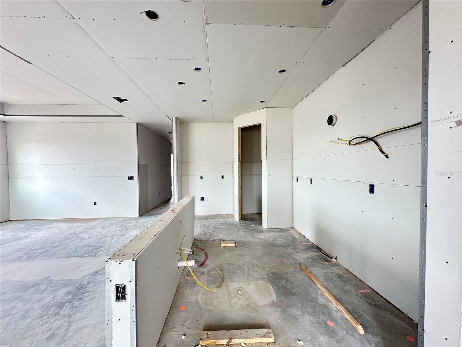 Listing photo id 4 for 5958 Fresh Flora Drive