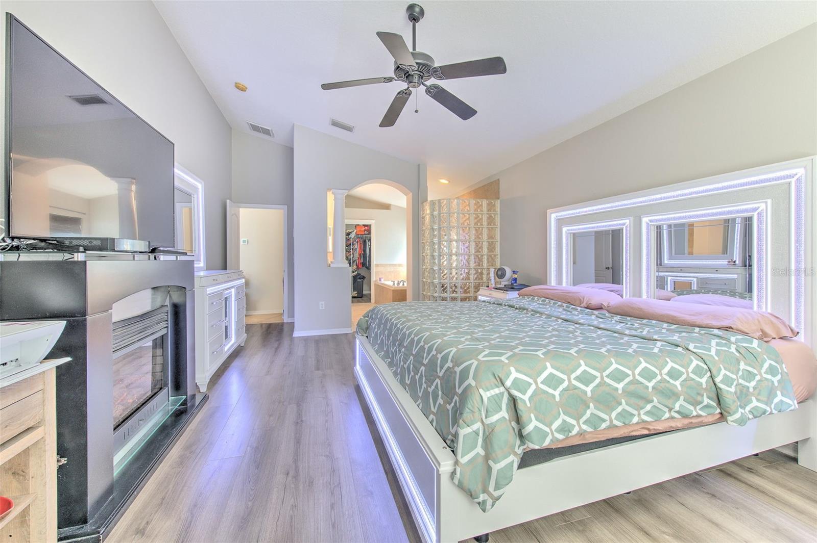 Image 17 of 25 For 4639 Pointe O Woods Drive