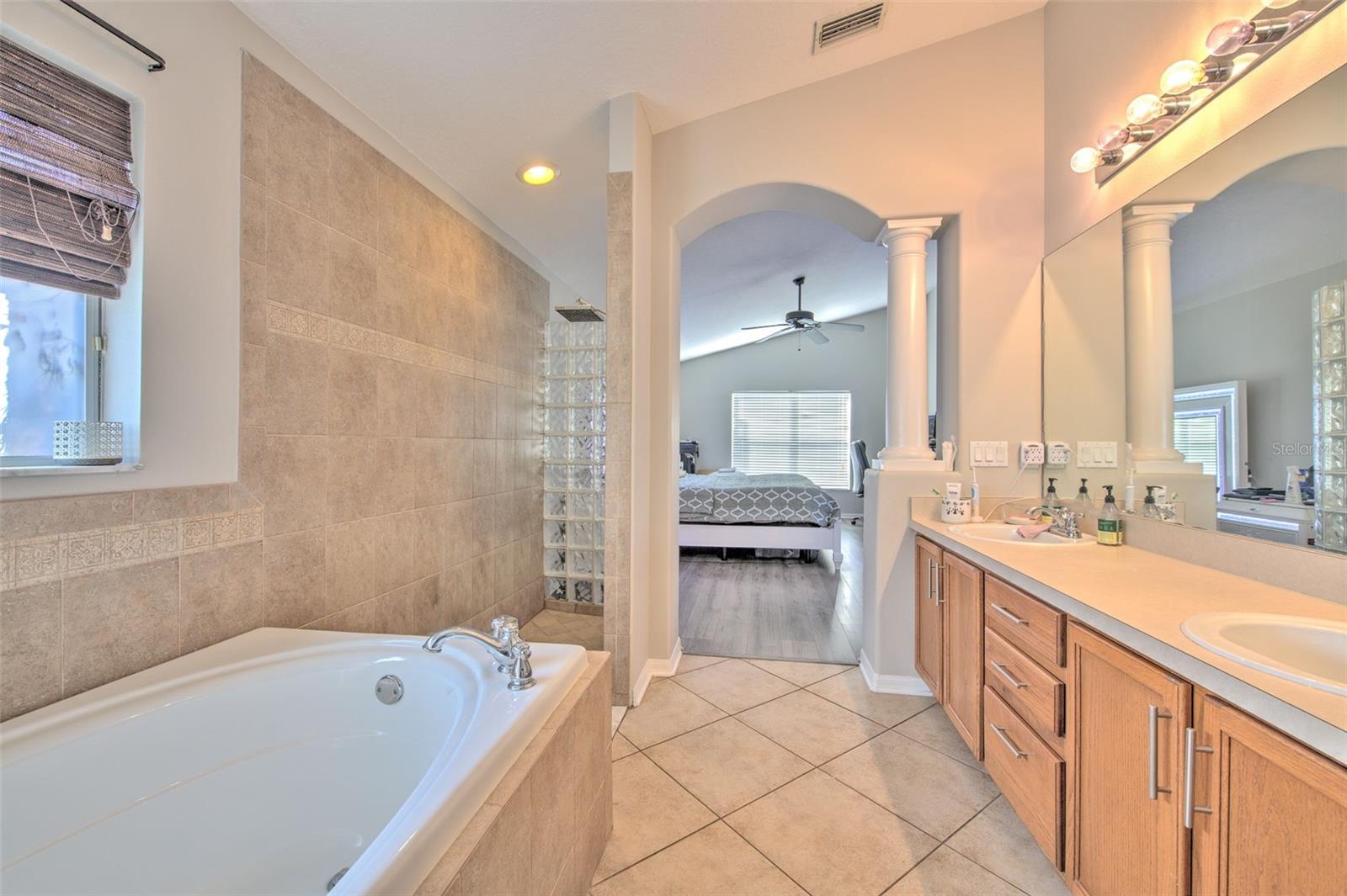 Image 18 of 25 For 4639 Pointe O Woods Drive