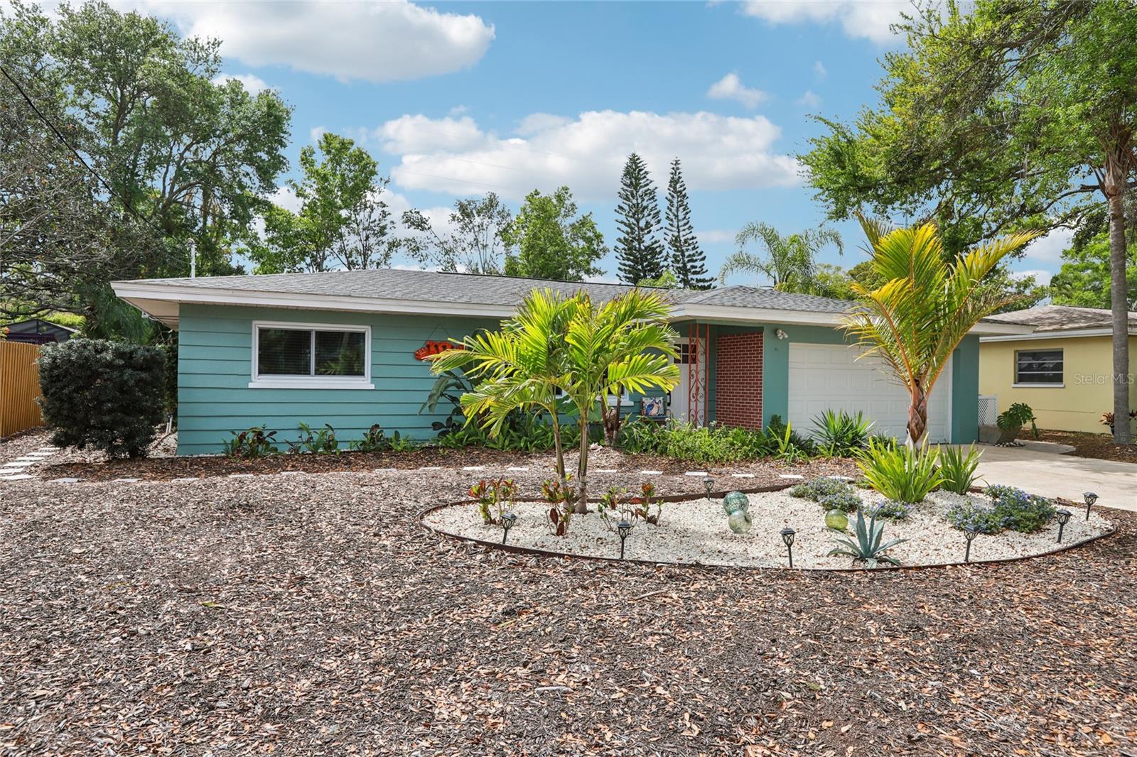 Image 3 of 74 For 797 Lakeside Drive