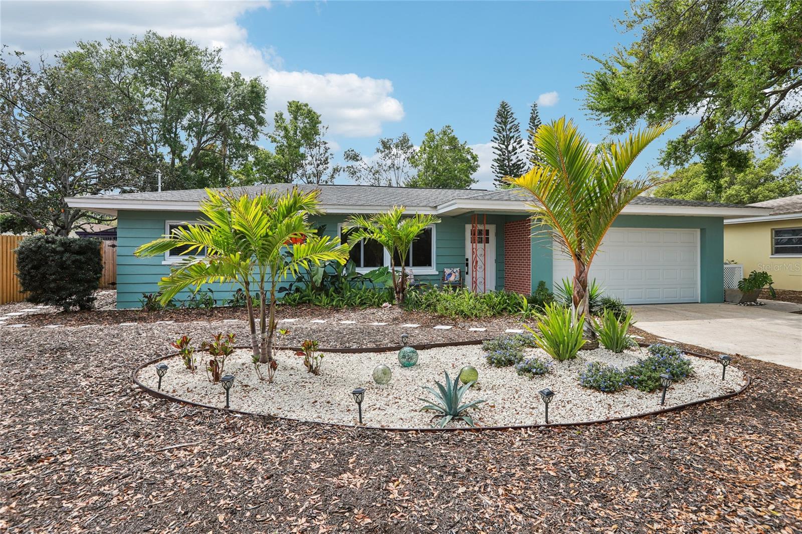 Image 4 of 74 For 797 Lakeside Drive