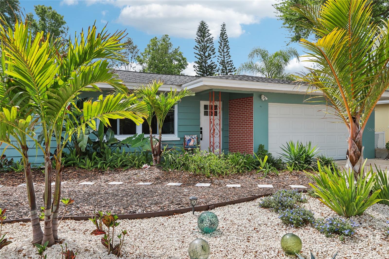 Image 5 of 74 For 797 Lakeside Drive