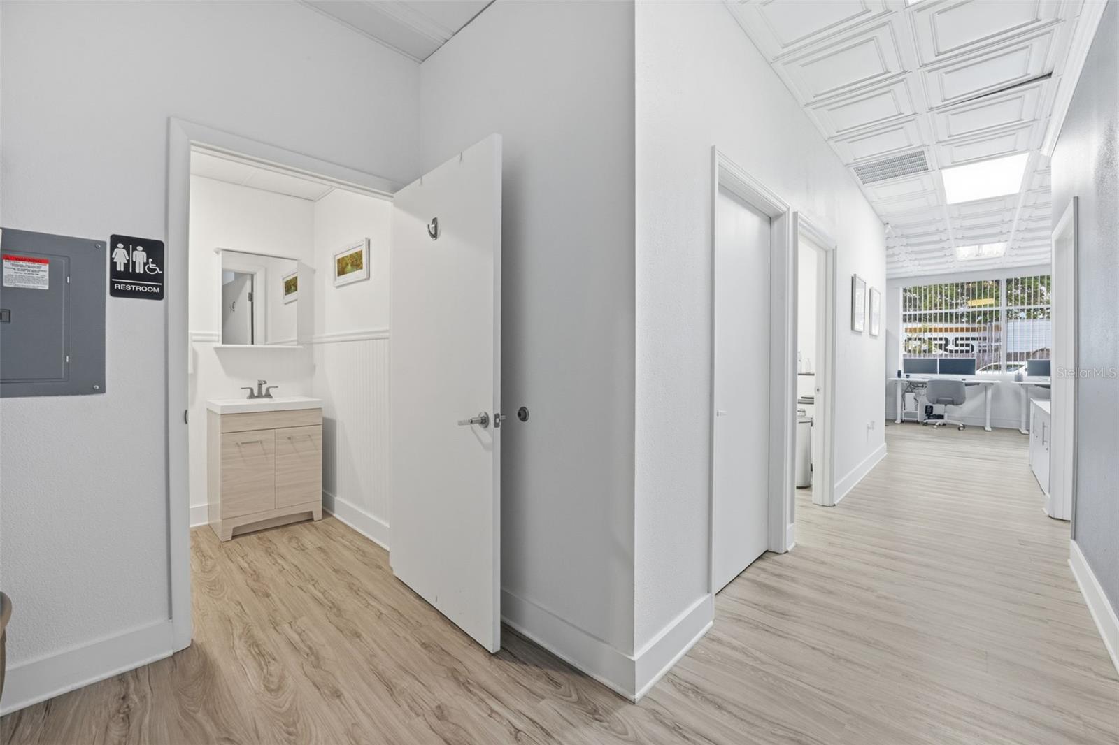 Image 17 of 30 For 5404 Hoover Boulevard 8