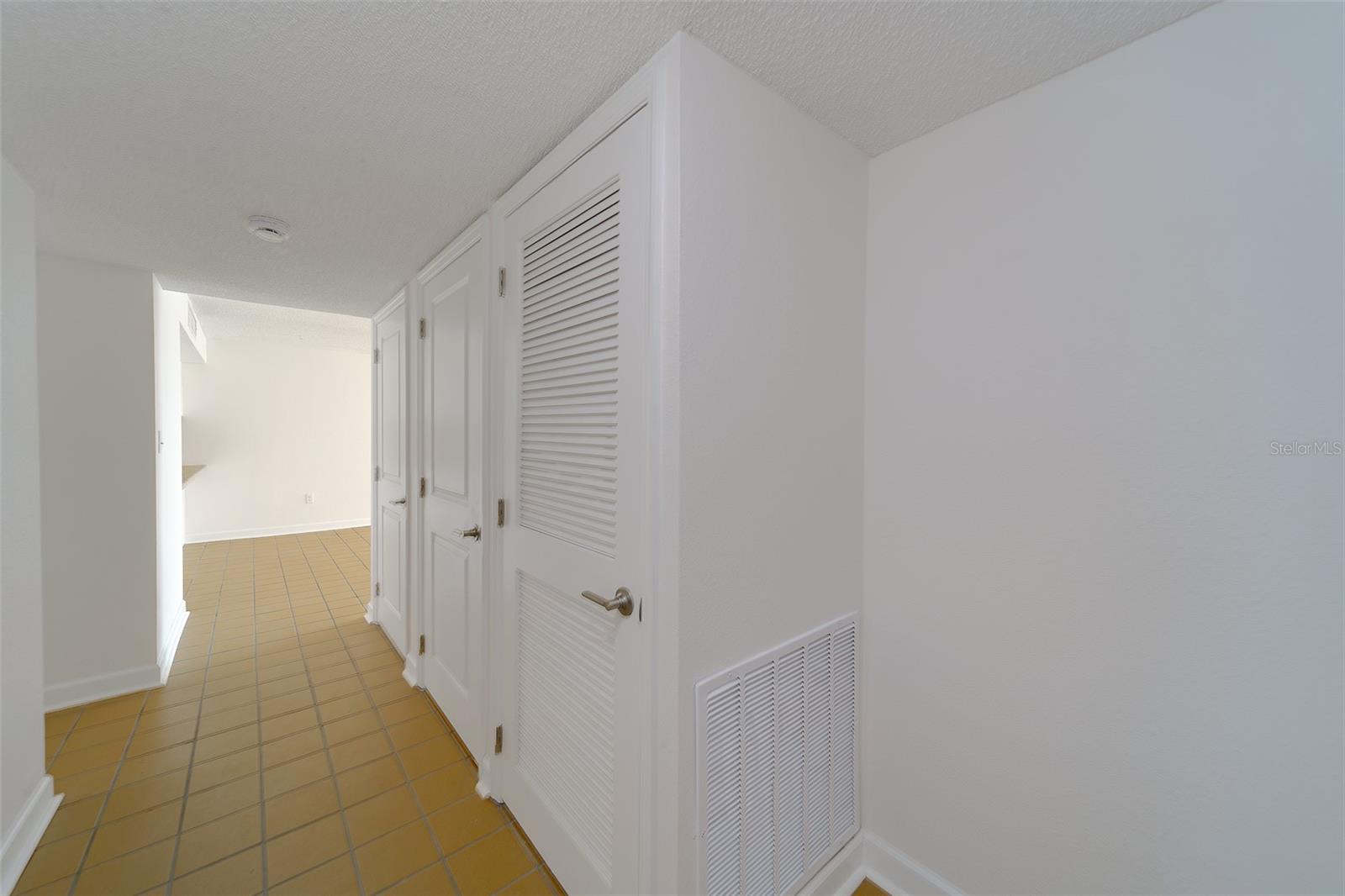 Image 10 of 38 For 450 Gulfview Boulevard 208