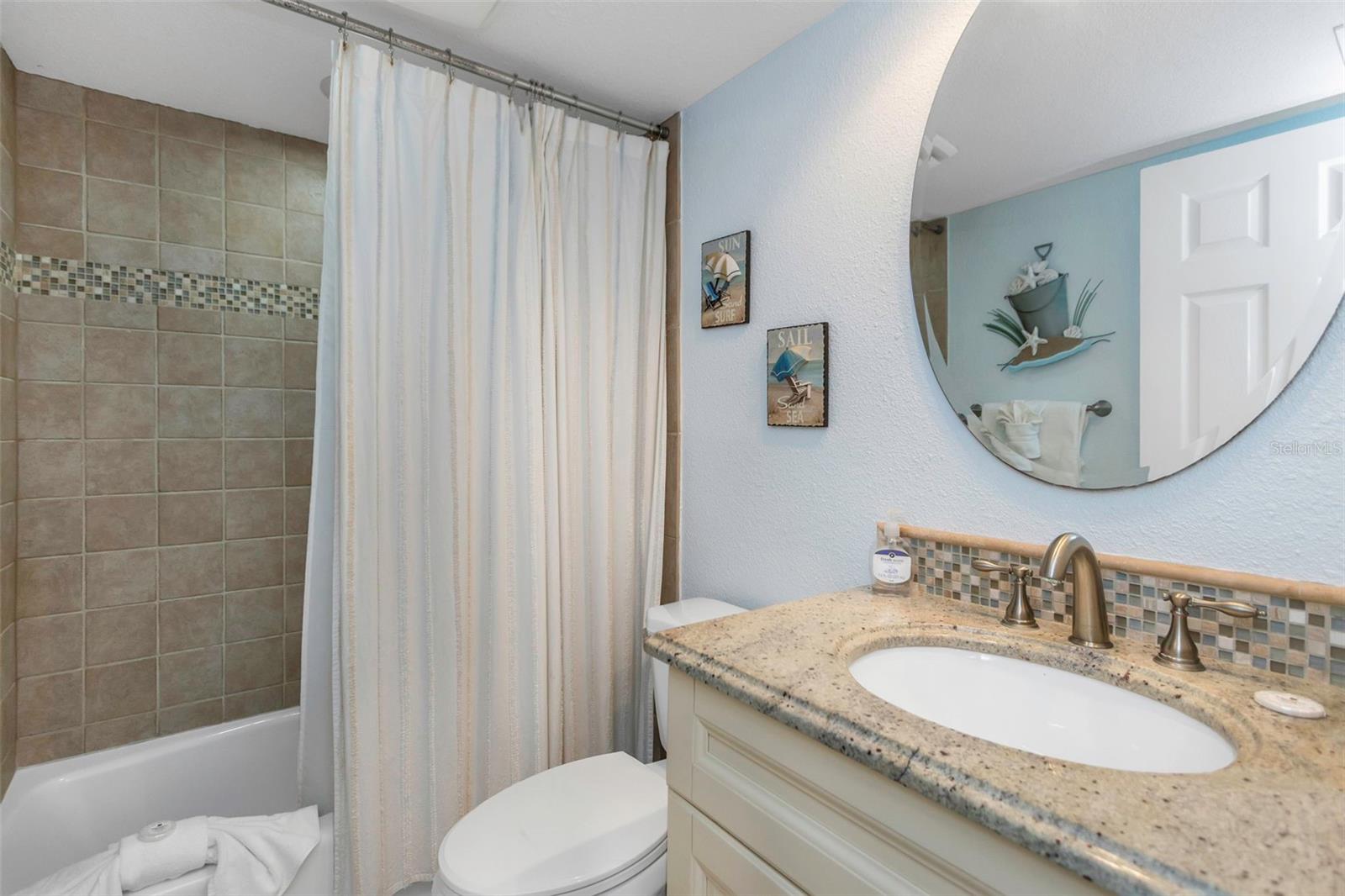 Image 21 of 75 For 20204 Gulf Boulevard 9