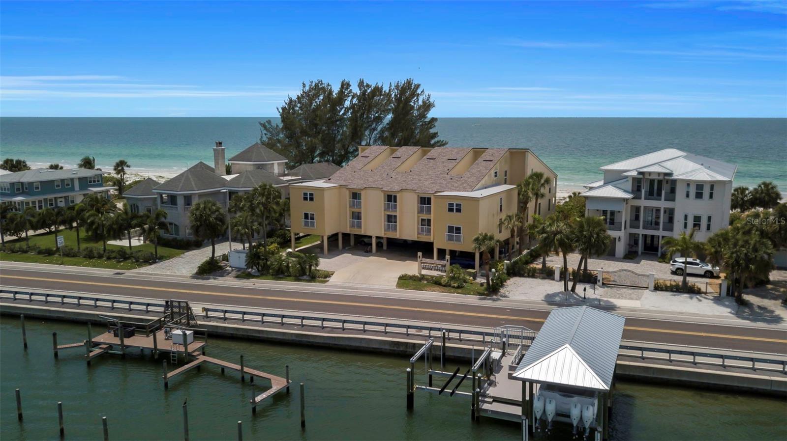 Image 36 of 75 For 20204 Gulf Boulevard 9