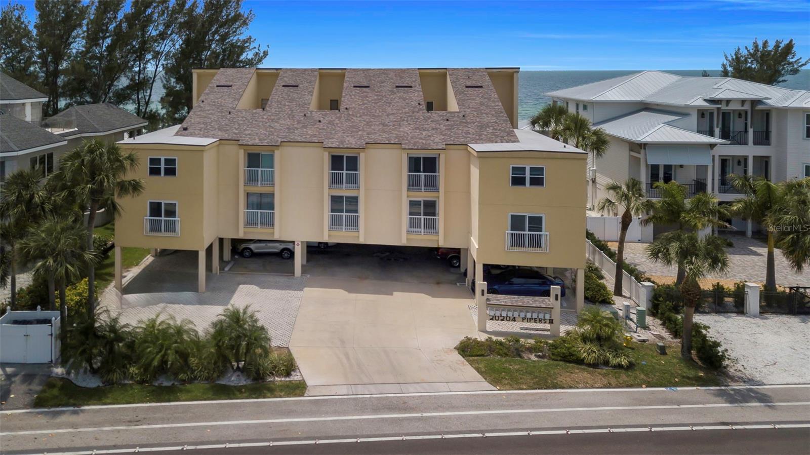 Image 38 of 75 For 20204 Gulf Boulevard 9