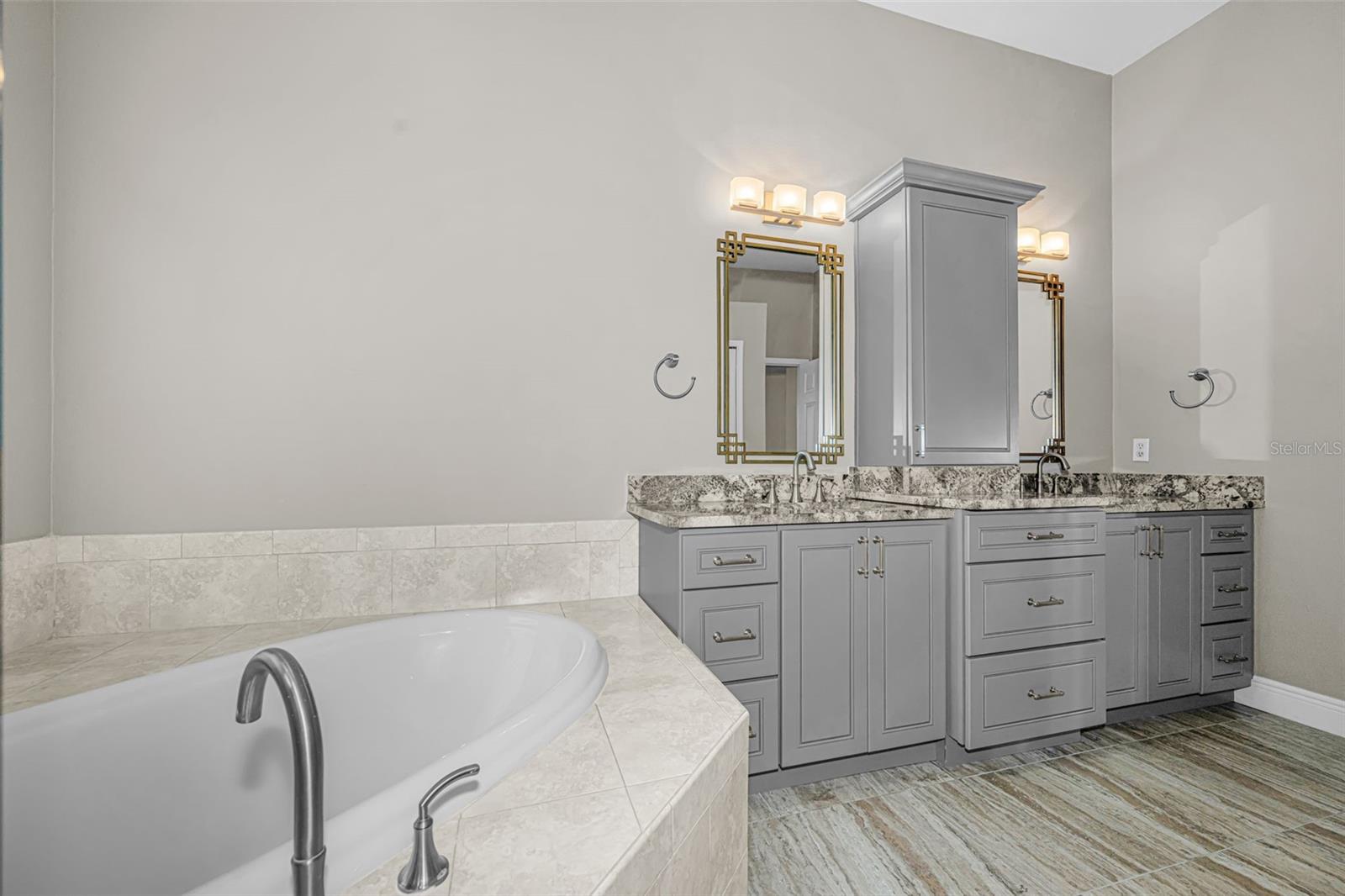 Image 30 of 91 For 4777 Edge Park Drive