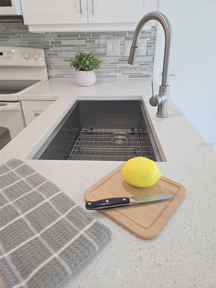 Image 25 of 66 For 3466 Sutton Place