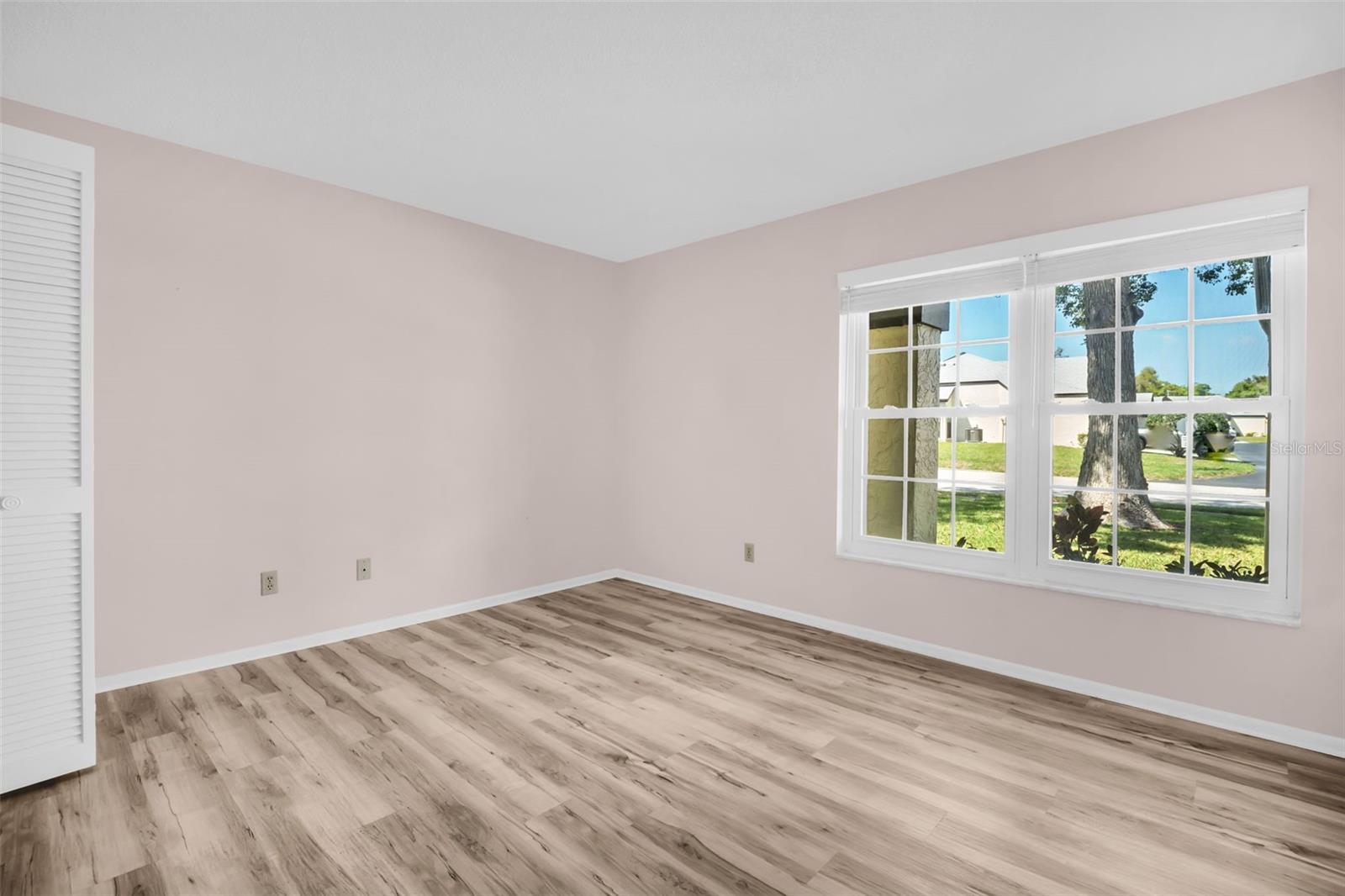 Image 31 of 66 For 3466 Sutton Place