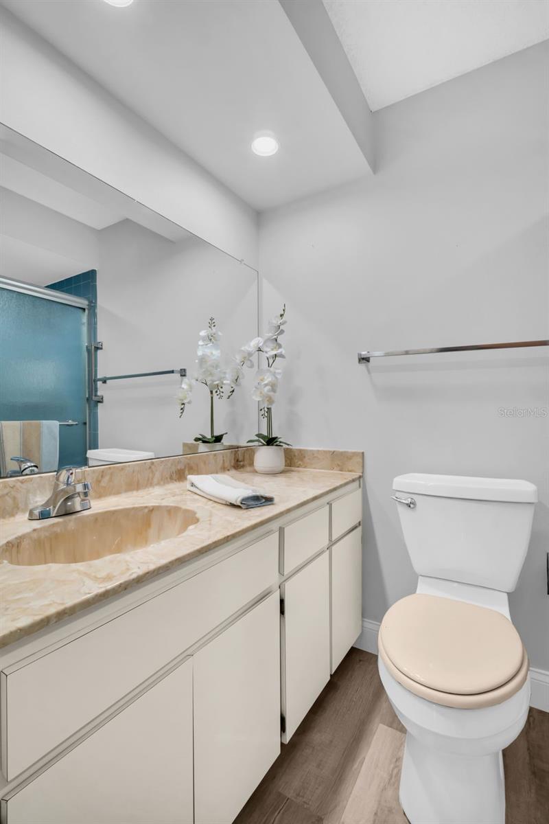 Image 33 of 66 For 3466 Sutton Place