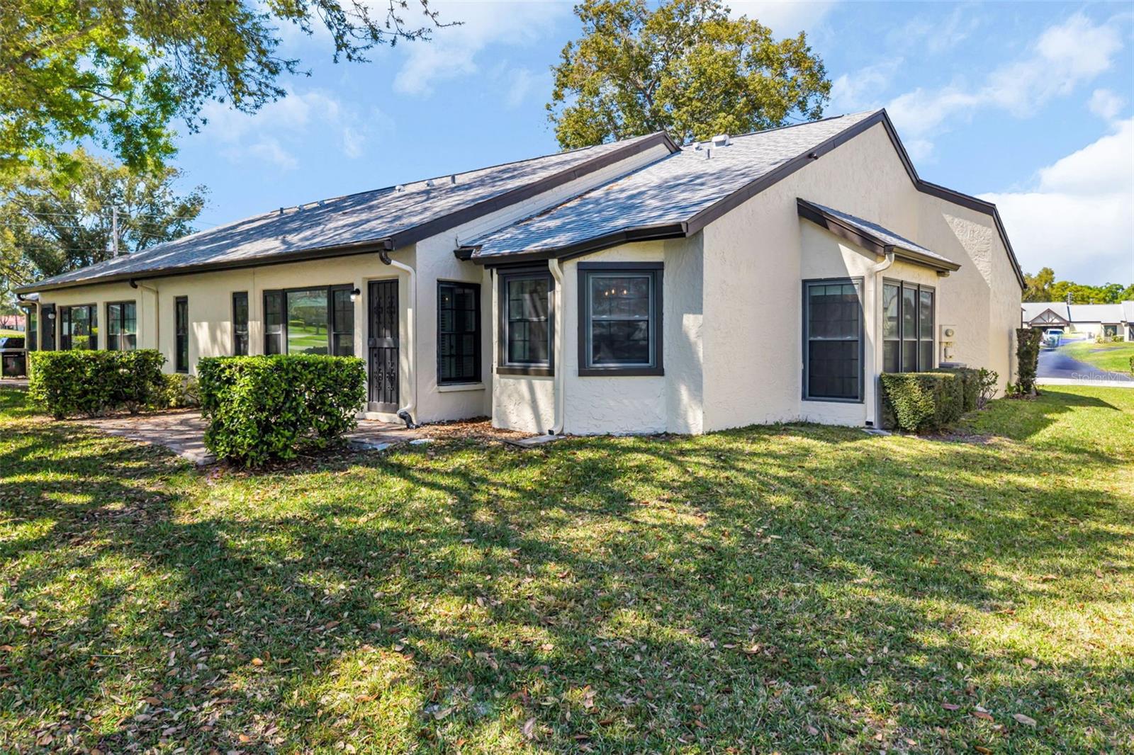 Image 5 of 66 For 3466 Sutton Place