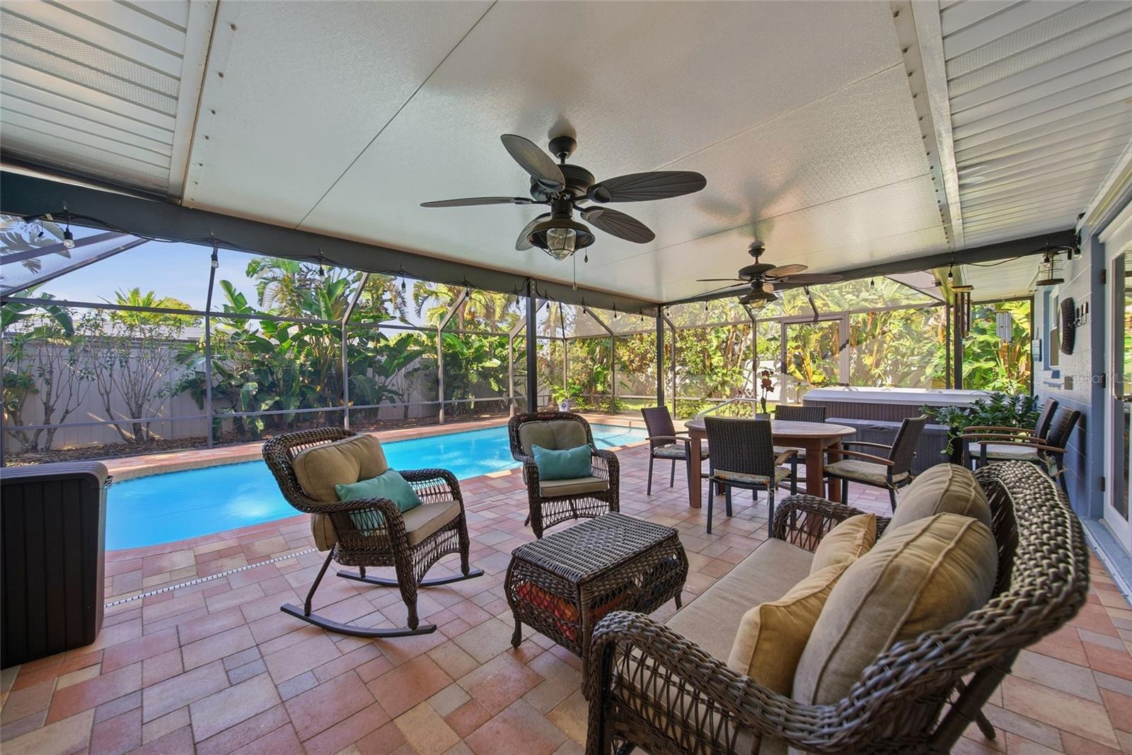 Image 18 of 30 For 2904 Norwich Drive W