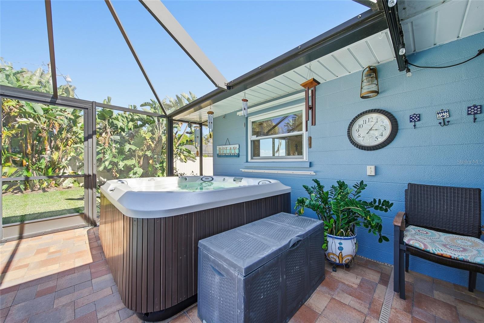 Image 19 of 30 For 2904 Norwich Drive W