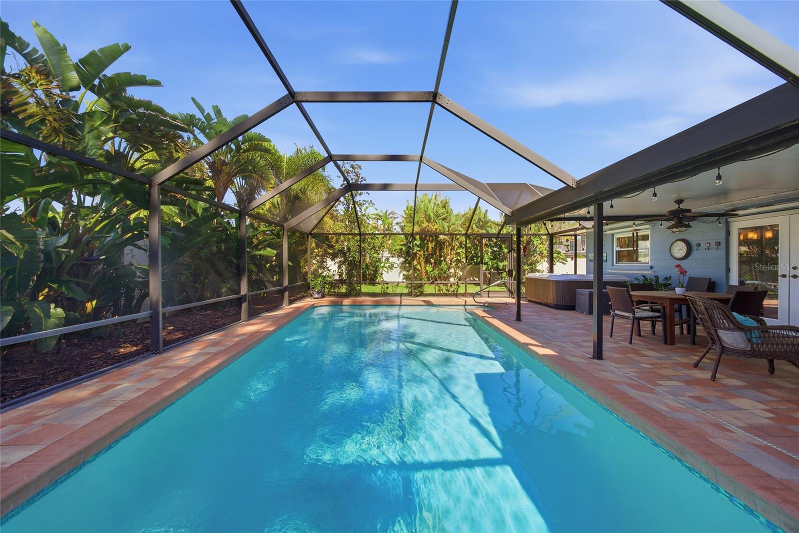 Image 21 of 30 For 2904 Norwich Drive W