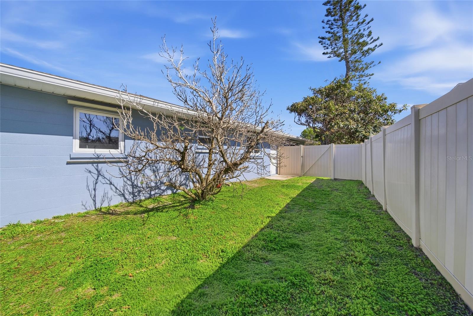 Image 23 of 30 For 2904 Norwich Drive W