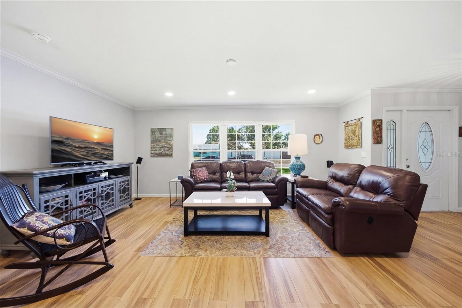 Image 3 of 30 For 2904 Norwich Drive W