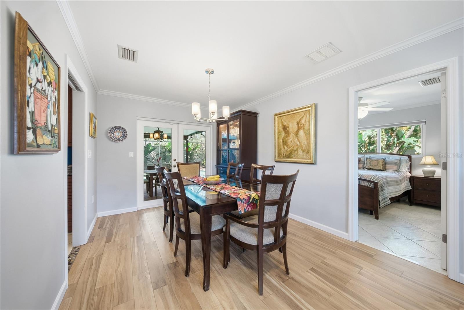 Image 4 of 30 For 2904 Norwich Drive W