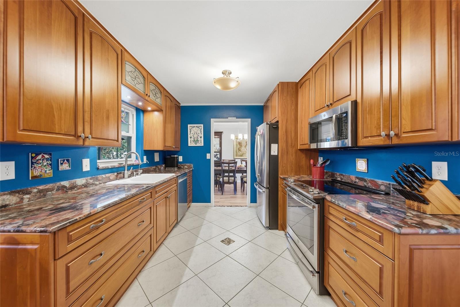 Image 6 of 30 For 2904 Norwich Drive W