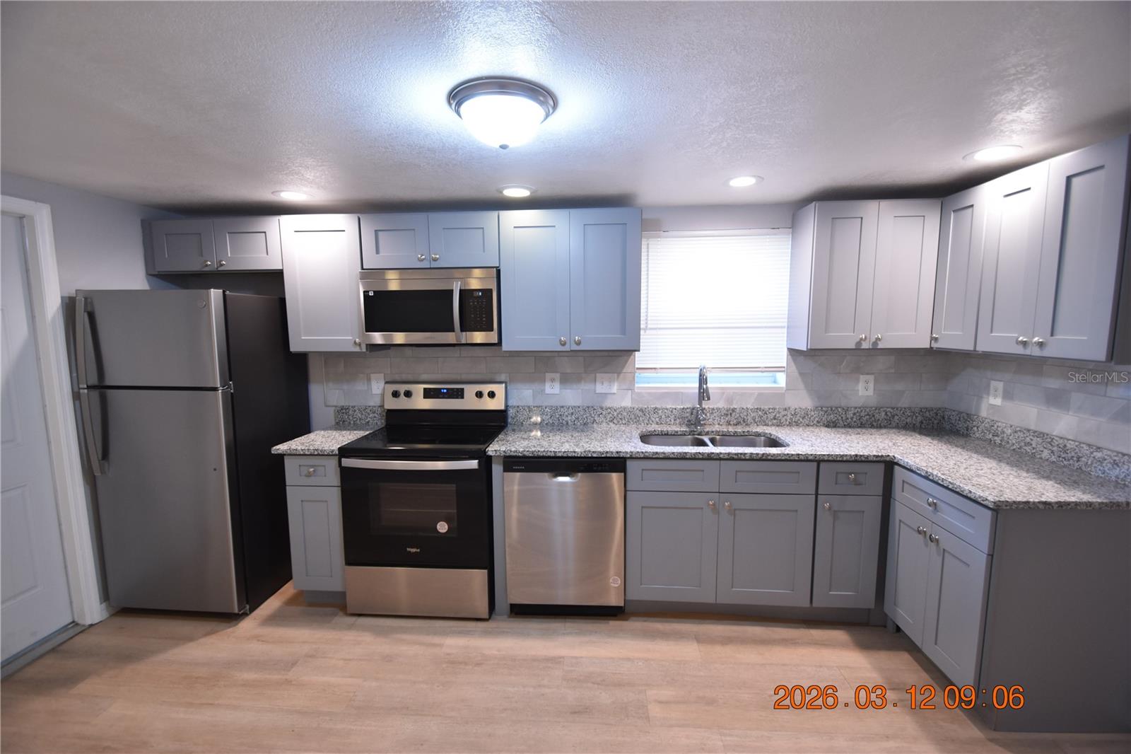 Image 13 of 30 For 1106 Seneca Avenue