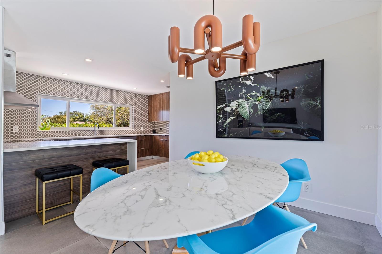 Image 10 of 40 For 259 Mineola Drive E