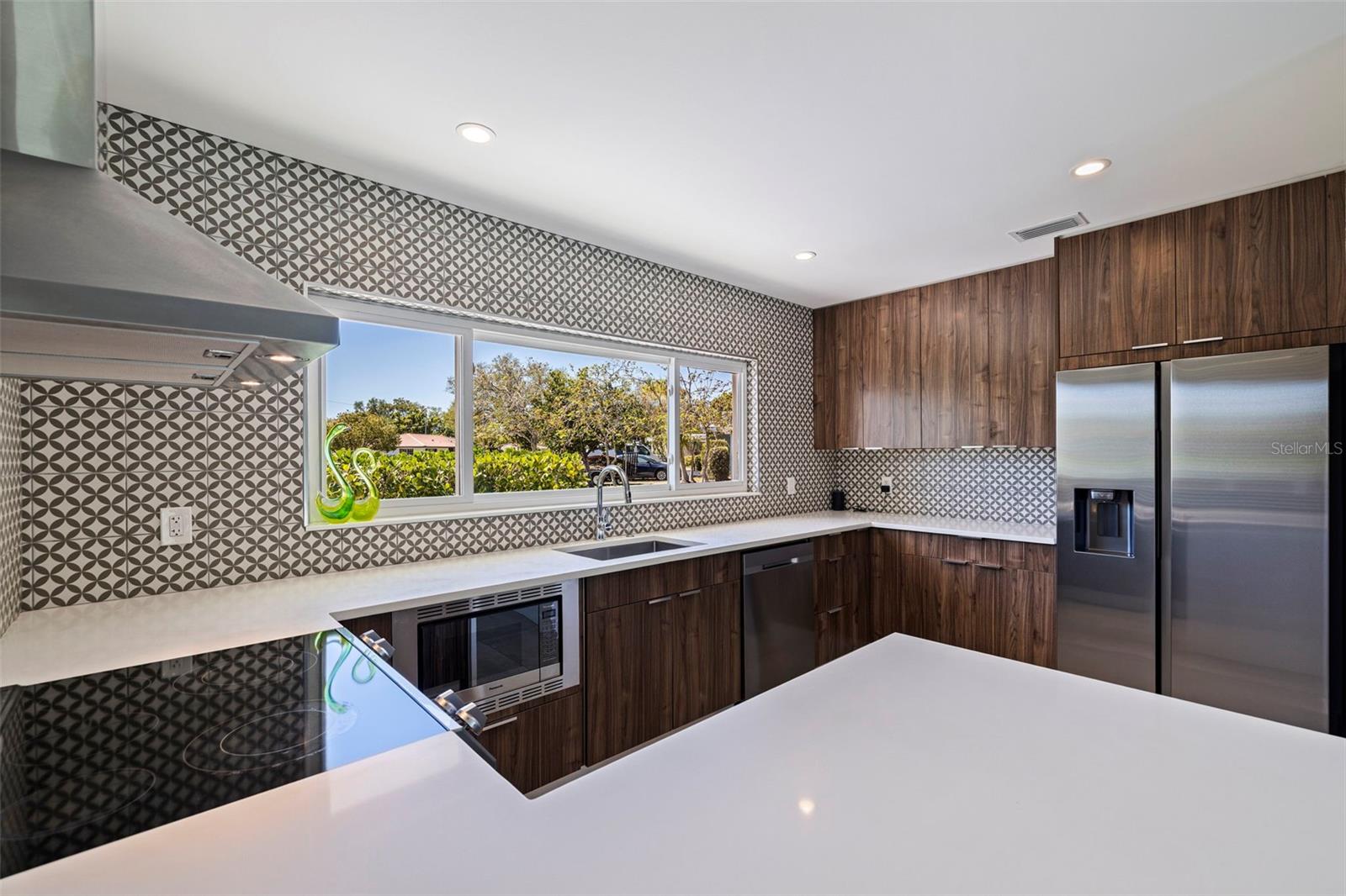 Image 12 of 40 For 259 Mineola Drive E