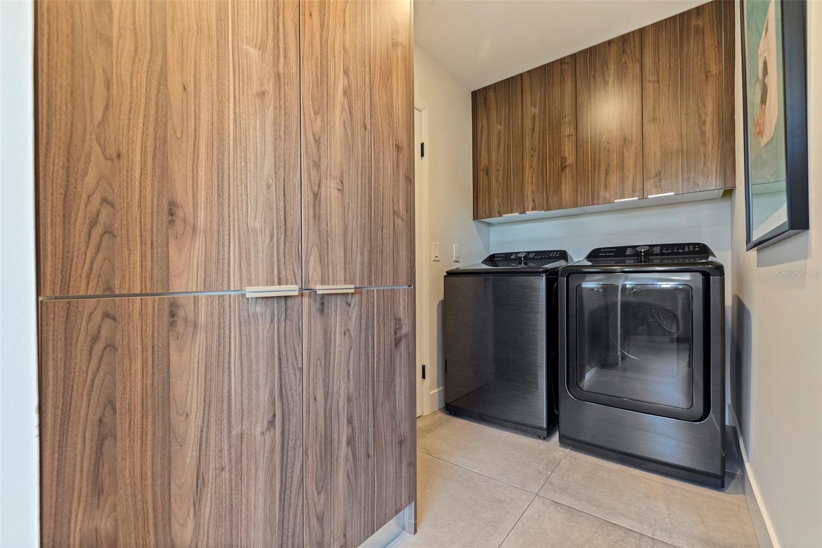 Image 17 of 40 For 259 Mineola Drive E