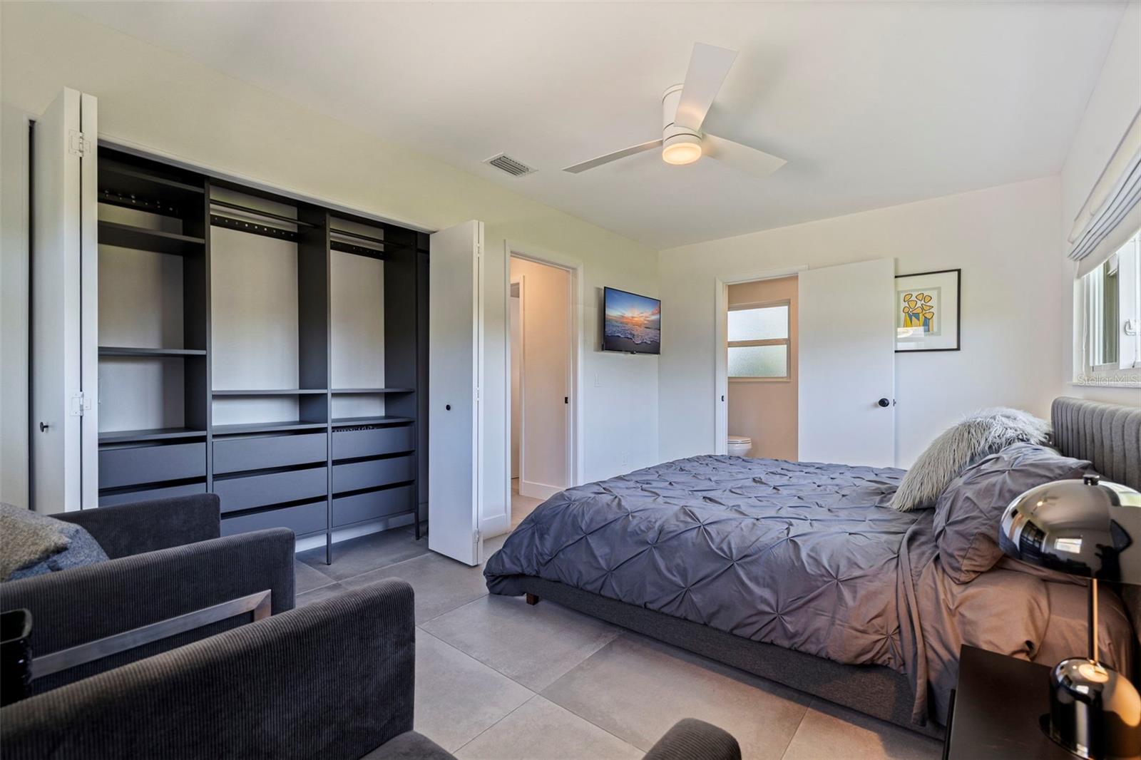 Image 19 of 40 For 259 Mineola Drive E