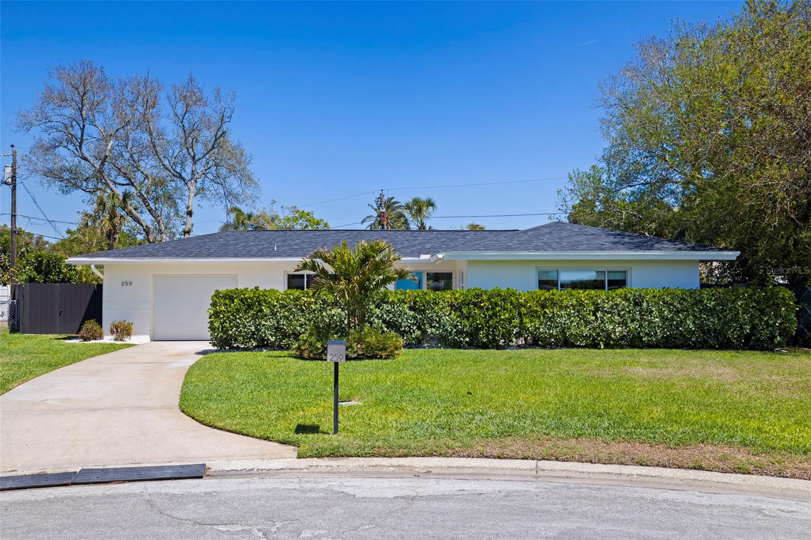 Image 2 of 40 For 259 Mineola Drive E