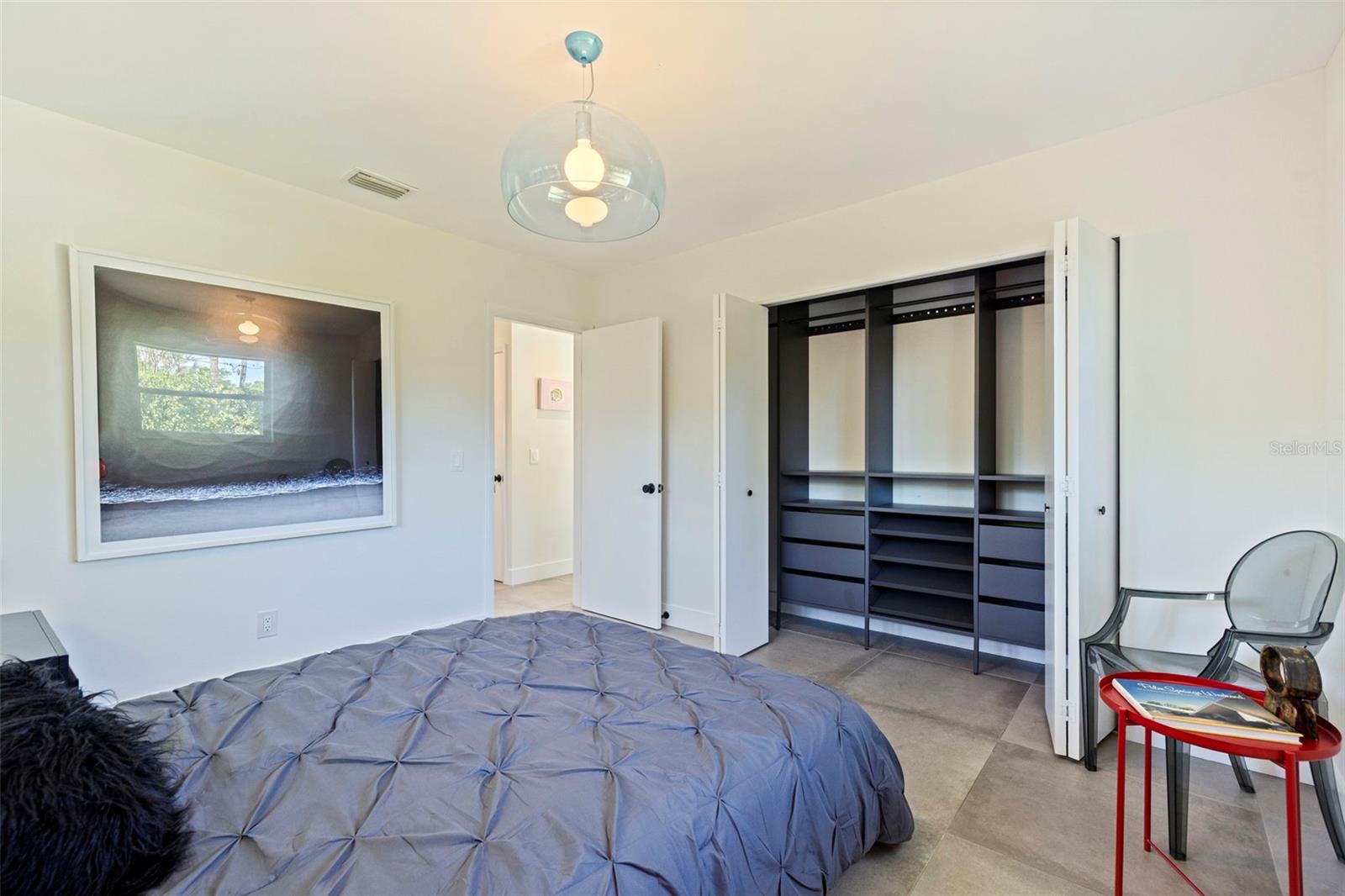 Image 23 of 40 For 259 Mineola Drive E