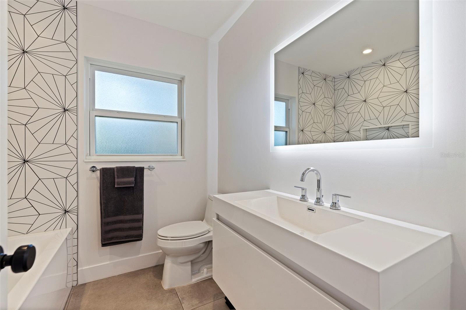 Image 24 of 40 For 259 Mineola Drive E