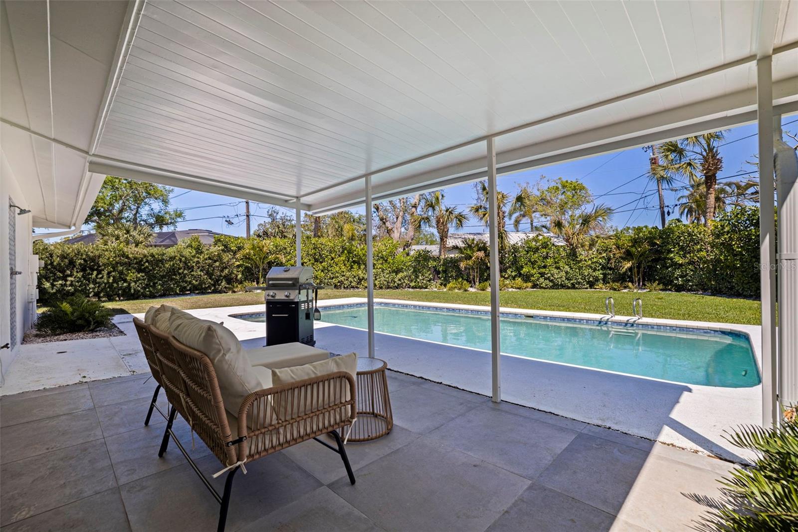 Image 28 of 40 For 259 Mineola Drive E