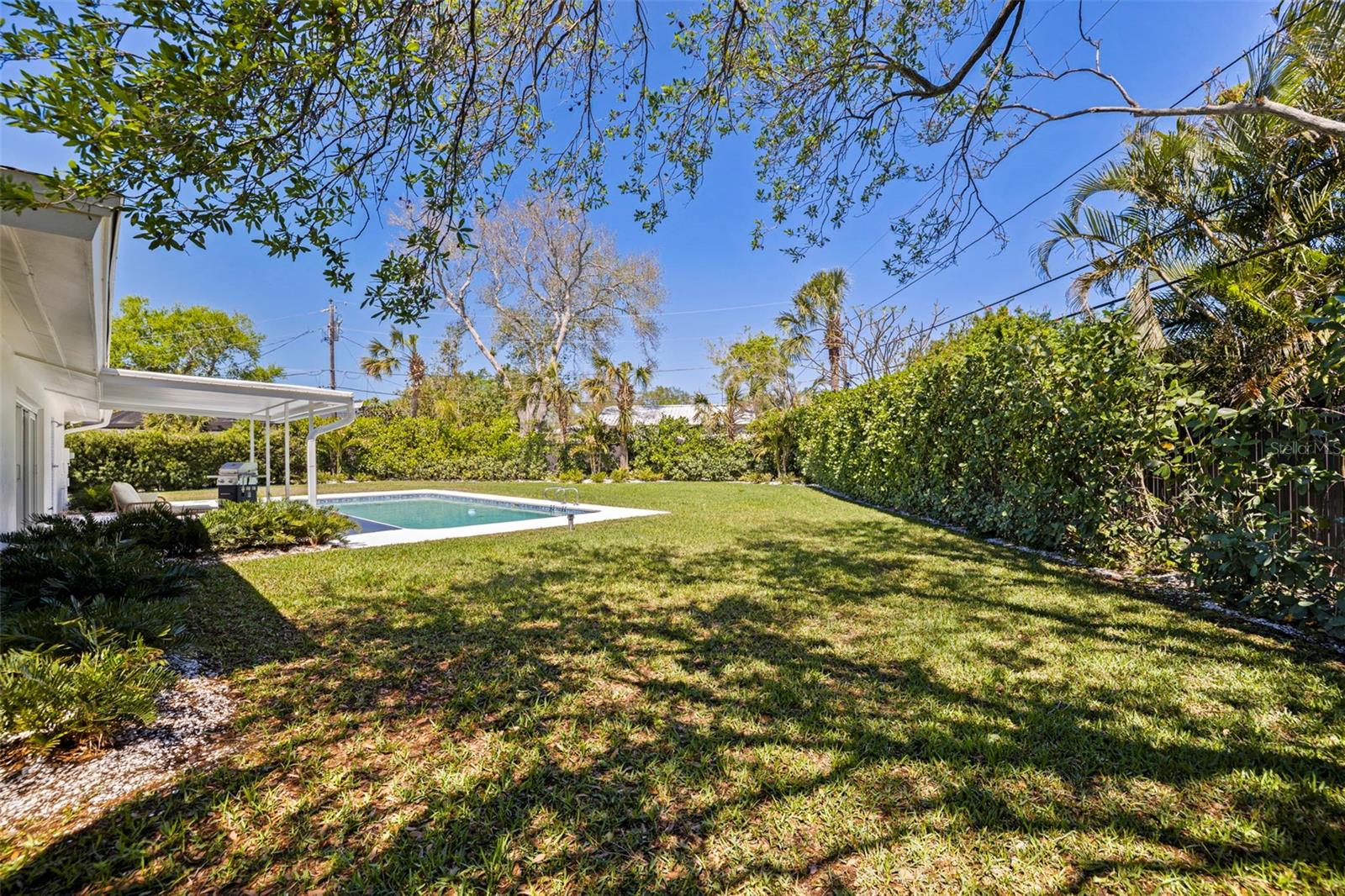 Image 32 of 40 For 259 Mineola Drive E