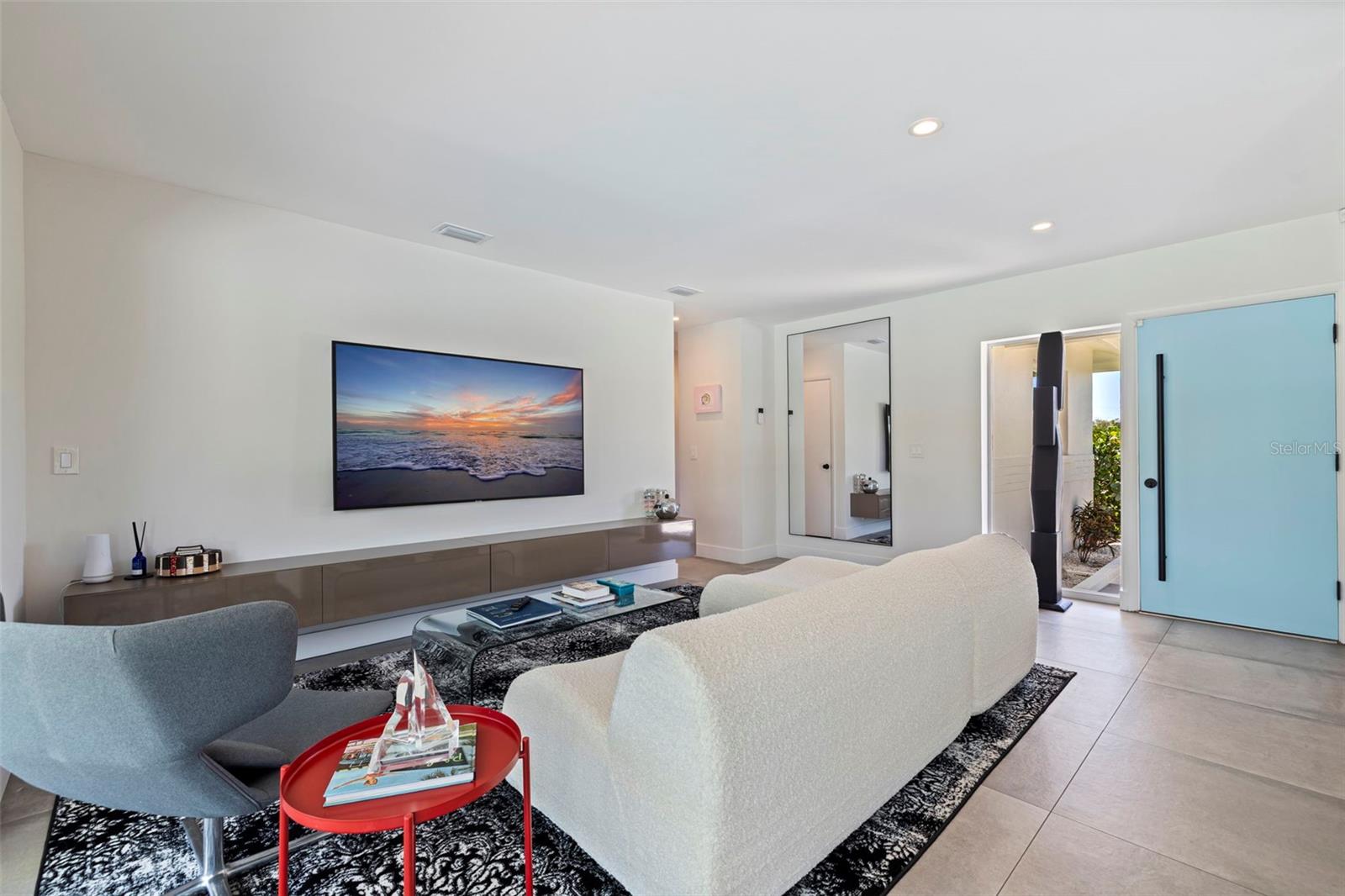 Image 5 of 40 For 259 Mineola Drive E