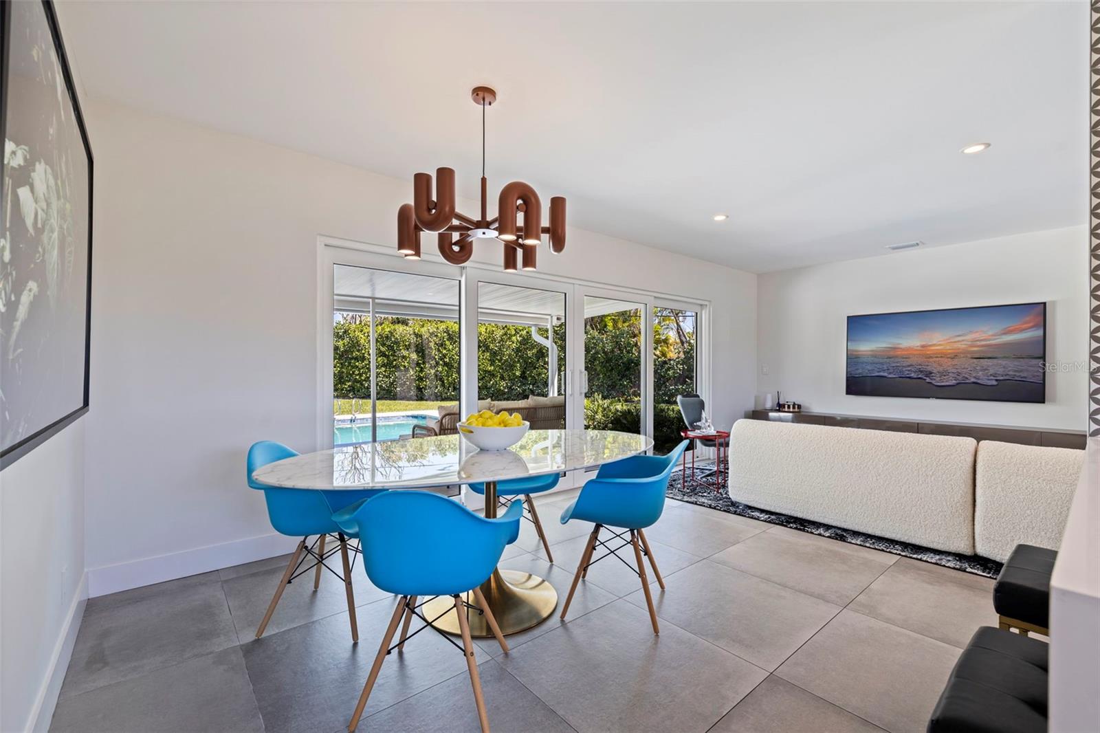 Image 8 of 40 For 259 Mineola Drive E