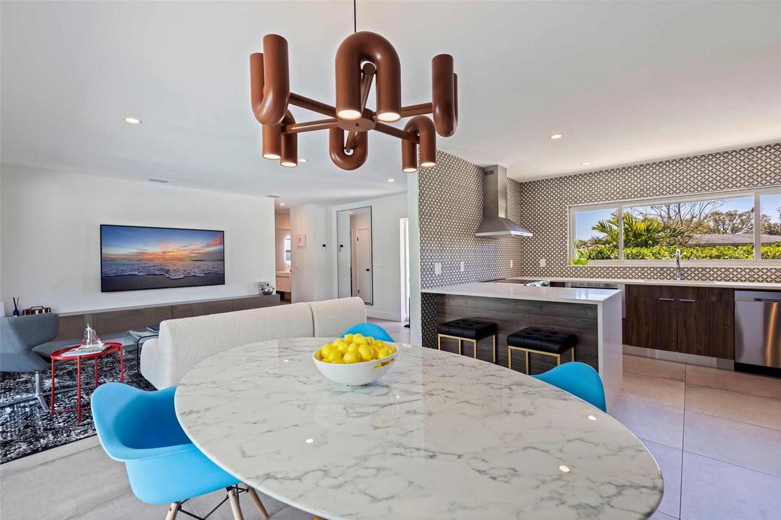 Image 9 of 40 For 259 Mineola Drive E