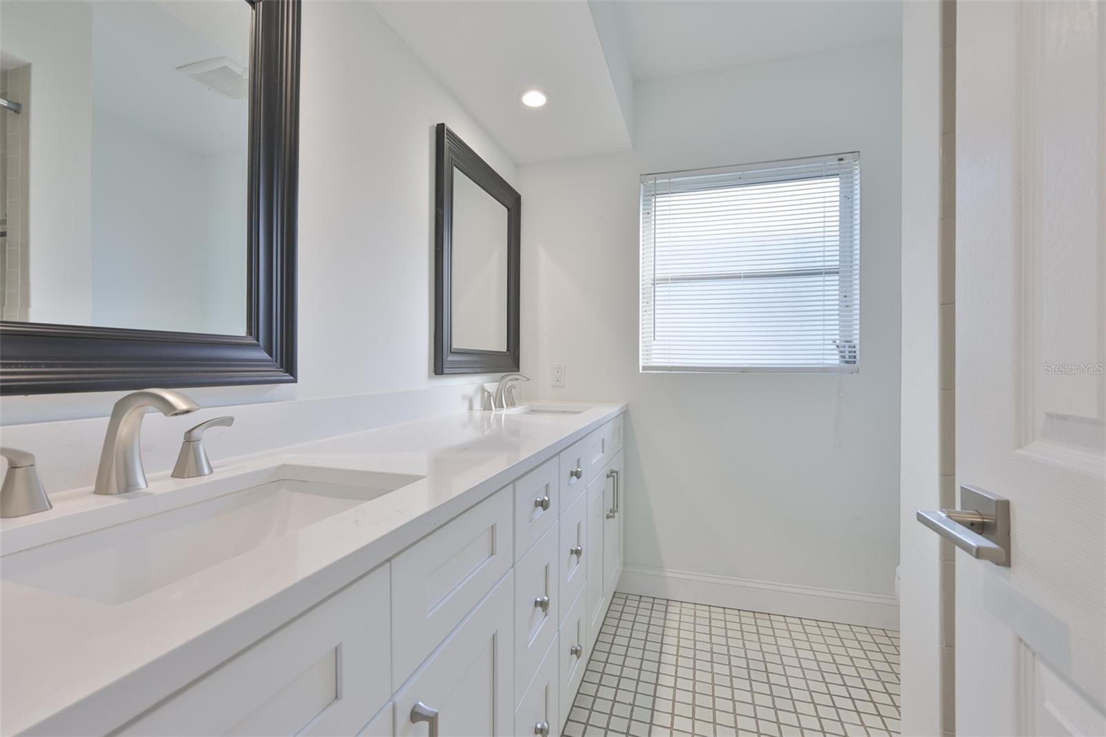 Image 27 of 43 For 419 12th Avenue