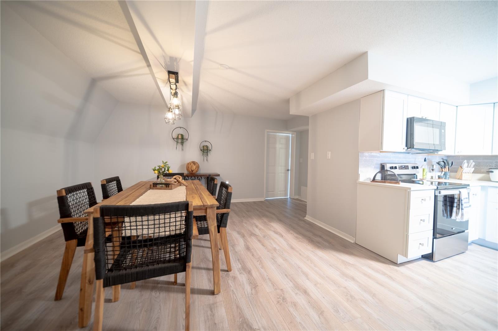 Image 10 of 37 For 501 Pameto Road