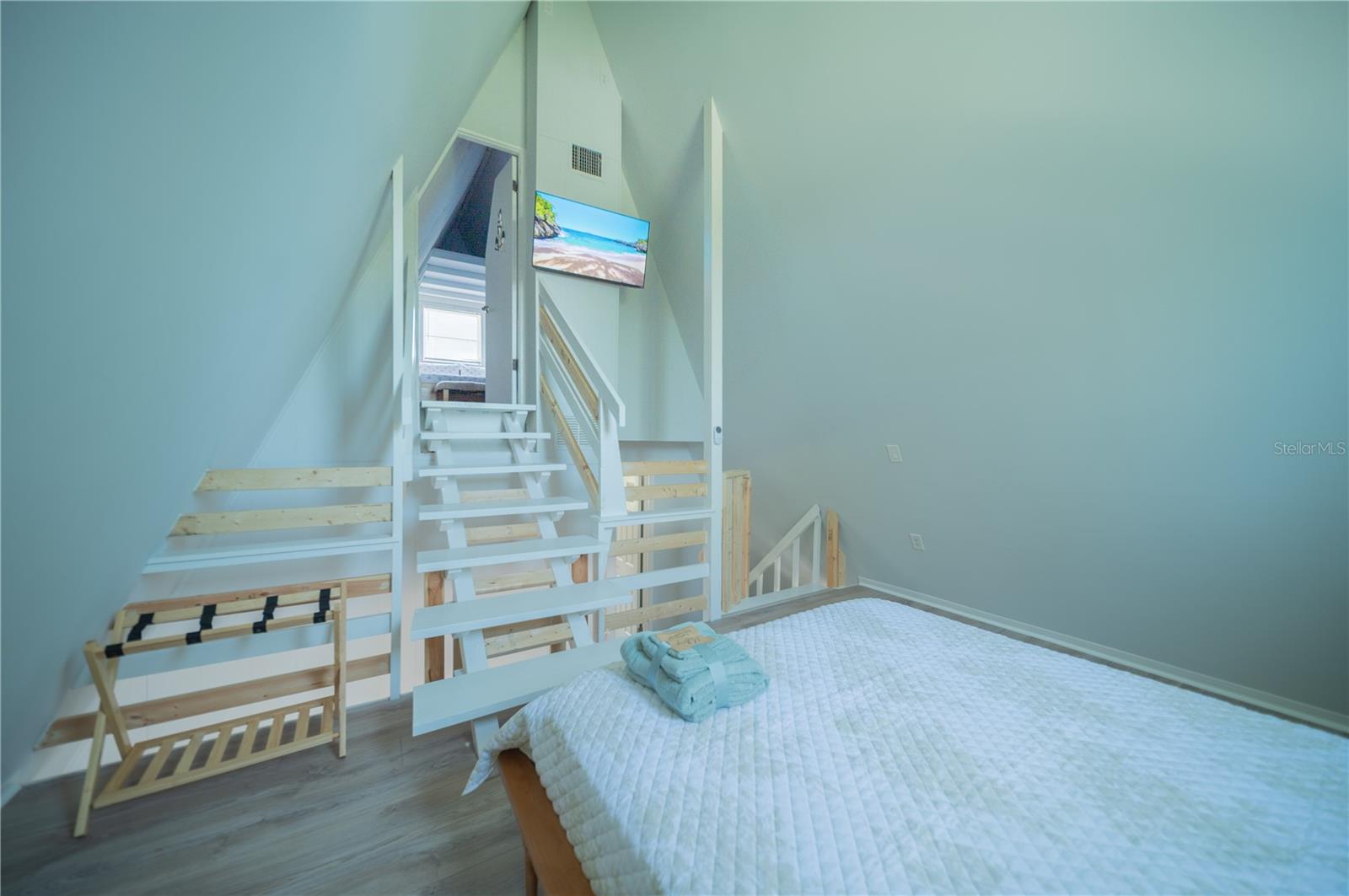 Image 24 of 37 For 501 Pameto Road